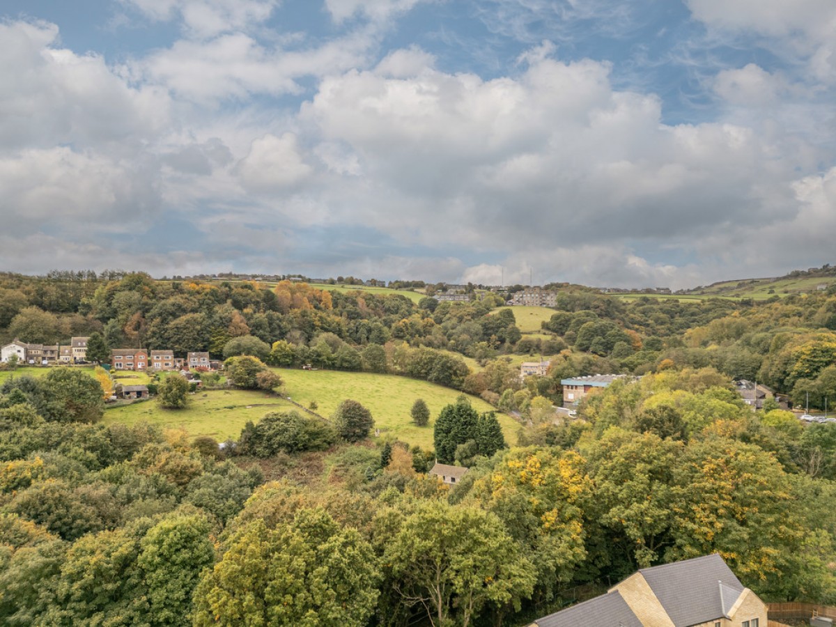 Hillcrest View, Golcar