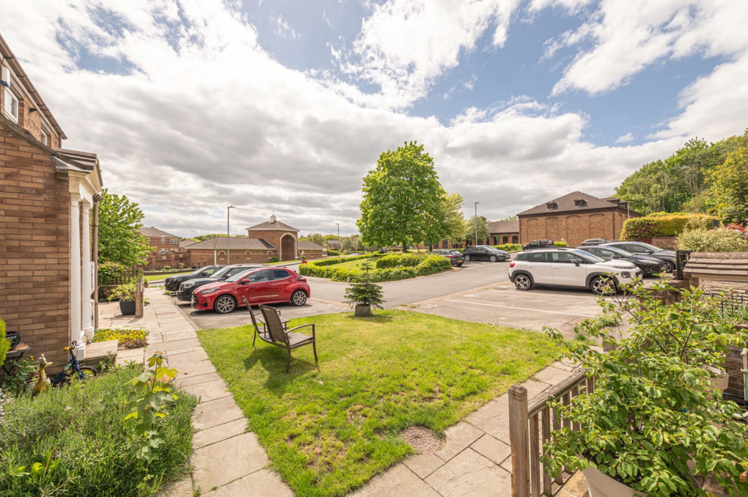 2 bedroom Flat for Sale The Green, Bradley