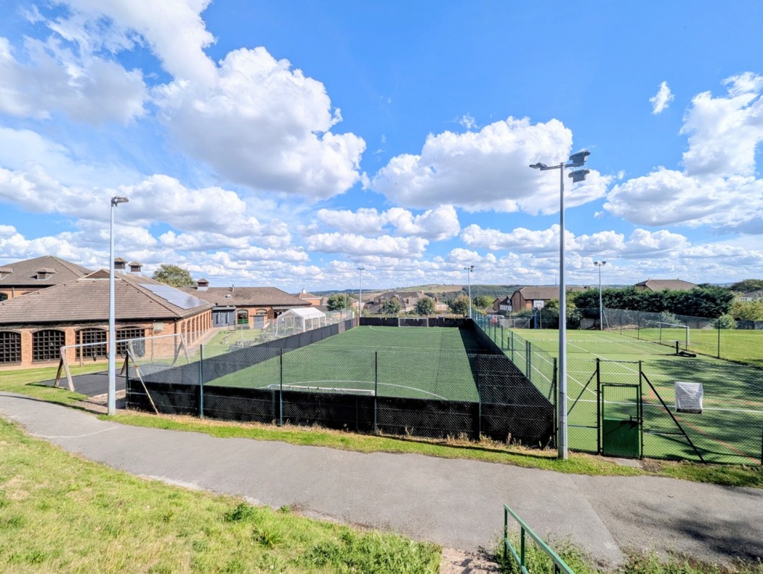2 bedroom Flat for Sale The Green, Bradley