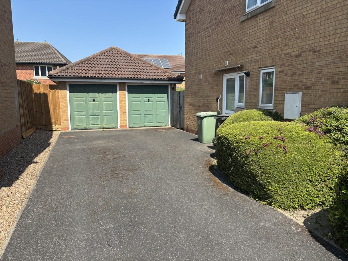 Whinmoor Drive, Clayton West