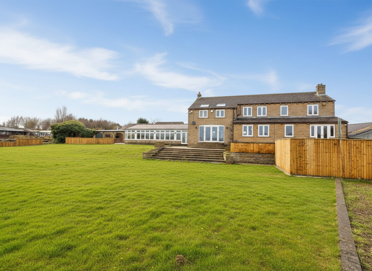 6 bedroom House in Lodge Lane, Liversedge