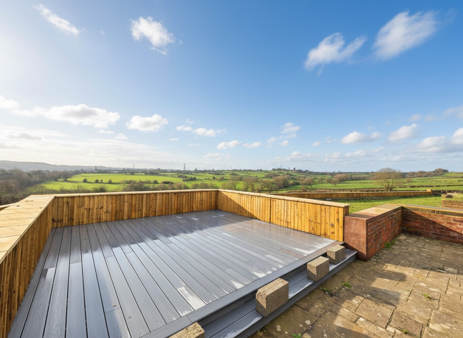 6 bedroom House in Lodge Lane, Liversedge