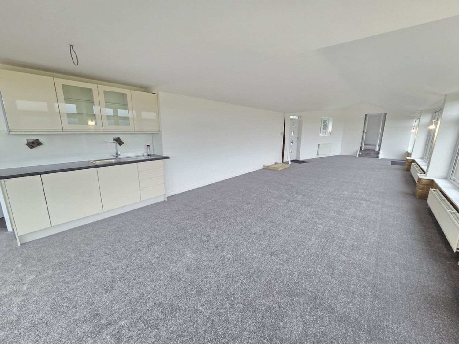 6 bedroom House in Lodge Lane, Liversedge