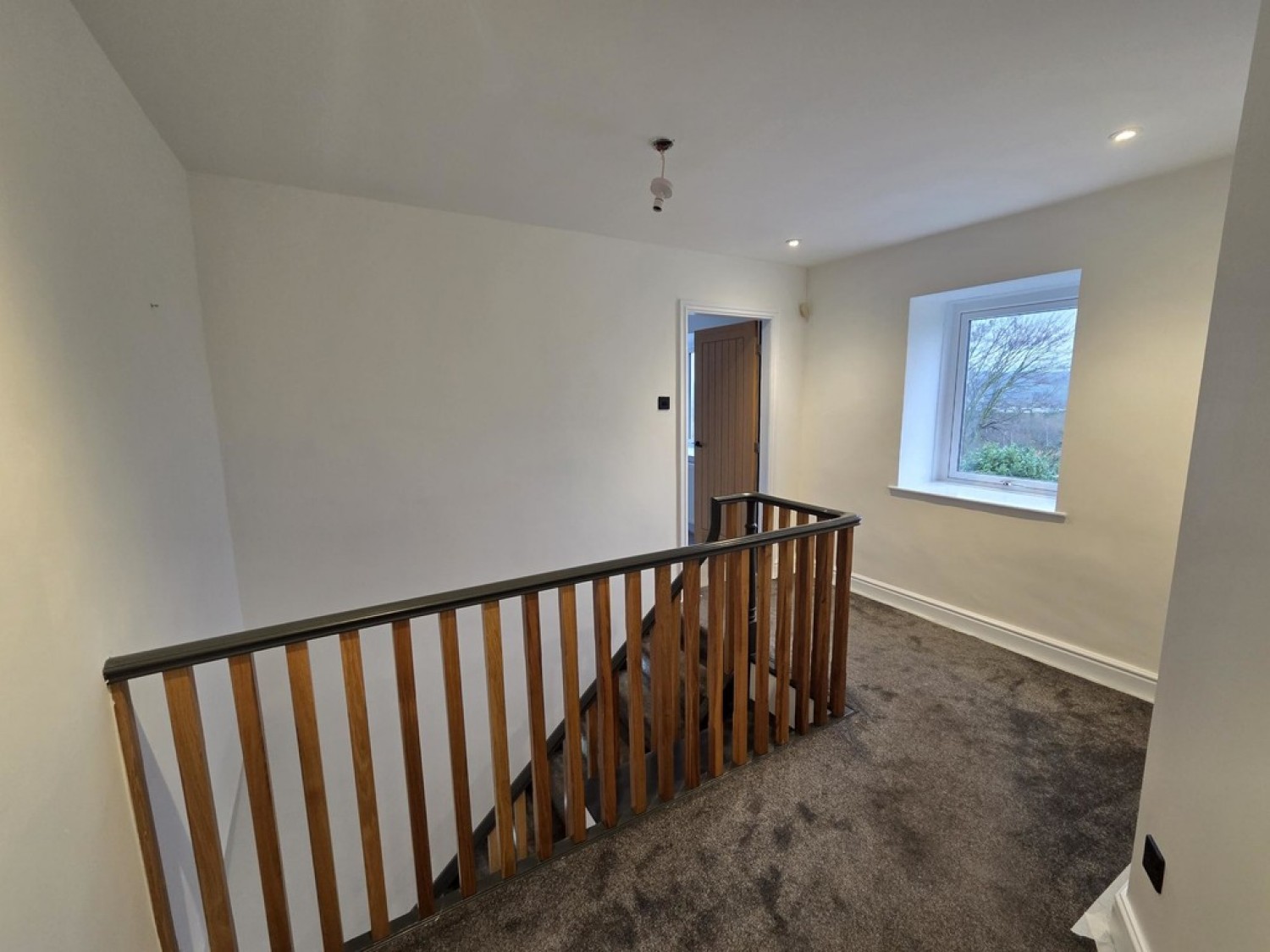 6 bedroom House in Lodge Lane, Liversedge