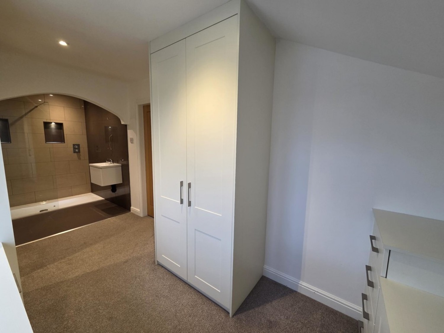 6 bedroom House in Lodge Lane, Liversedge