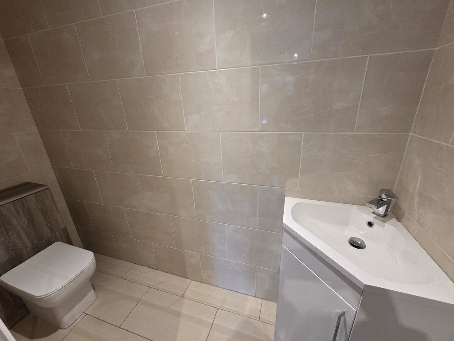 6 bedroom House in Lodge Lane, Liversedge