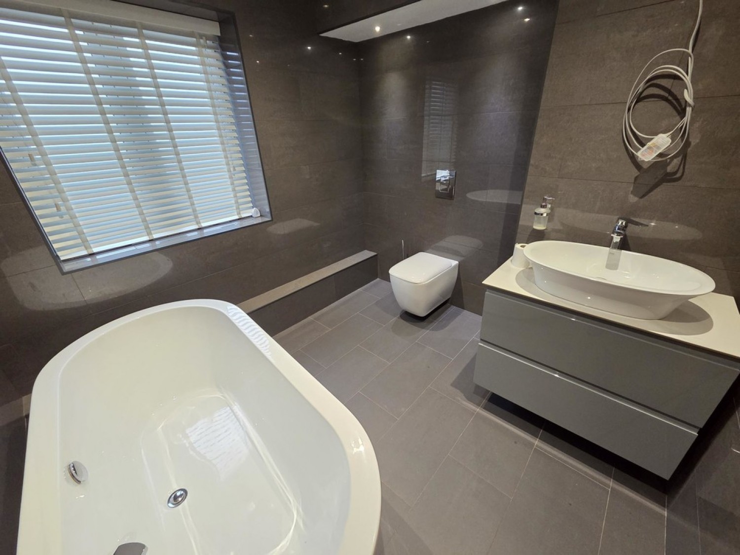 6 bedroom House in Lodge Lane, Liversedge