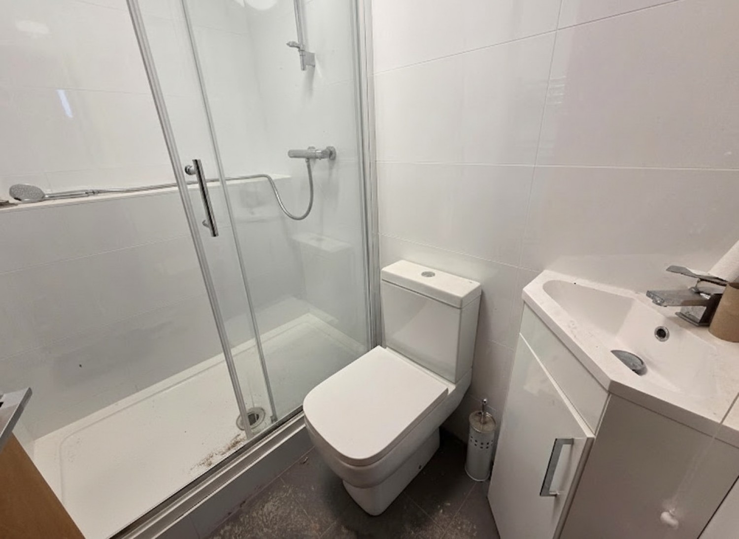 6 bedroom House in Lodge Lane, Liversedge