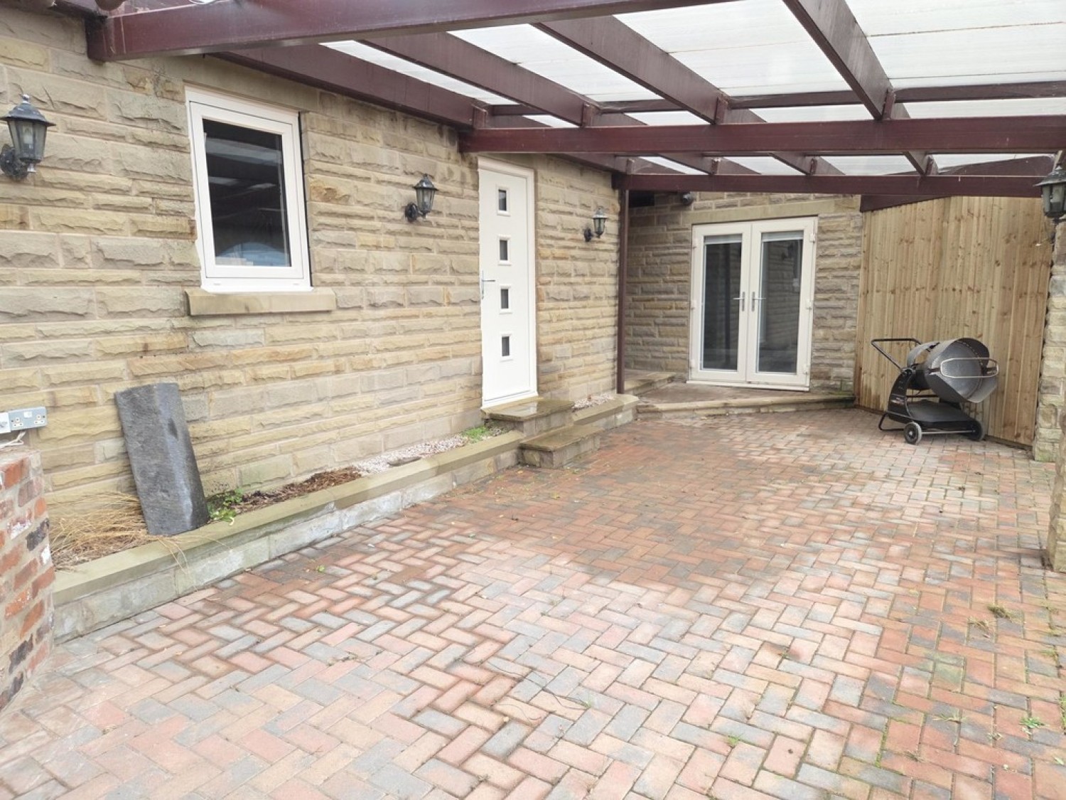 6 bedroom House in Lodge Lane, Liversedge