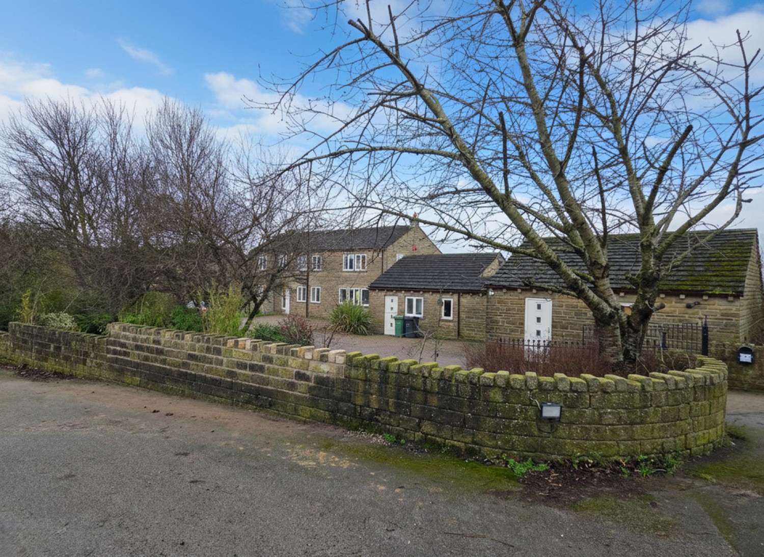 6 bedroom House in Lodge Lane, Liversedge