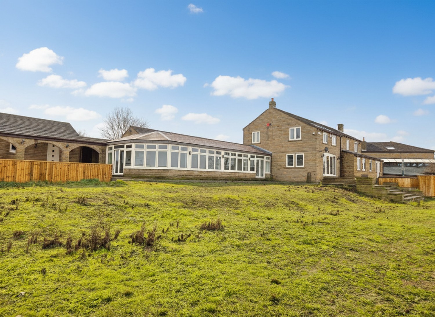 6 bedroom House in Lodge Lane, Liversedge