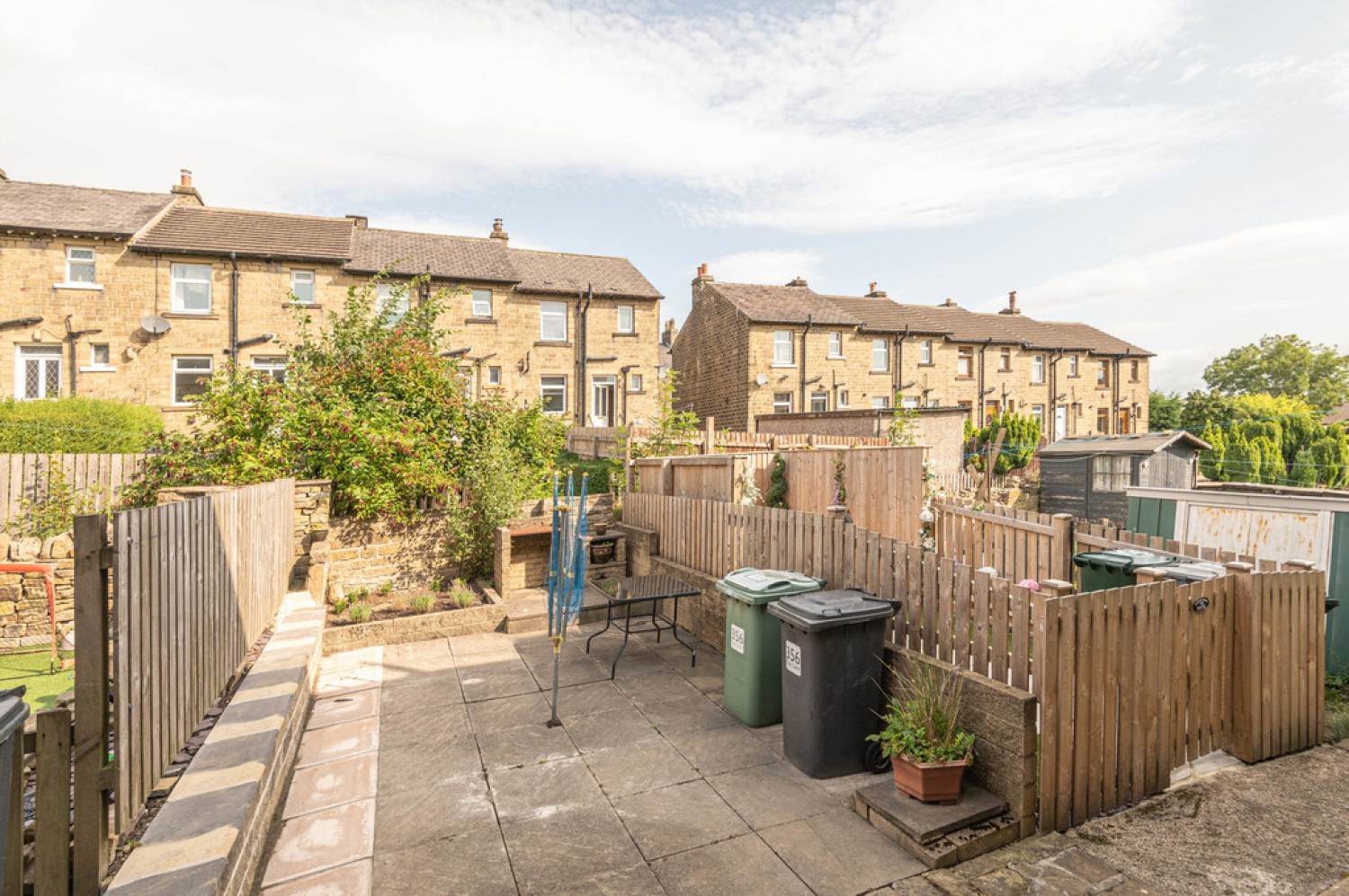 2 bedroom House for Sale Scar Lane, Golcar, Huddersfield