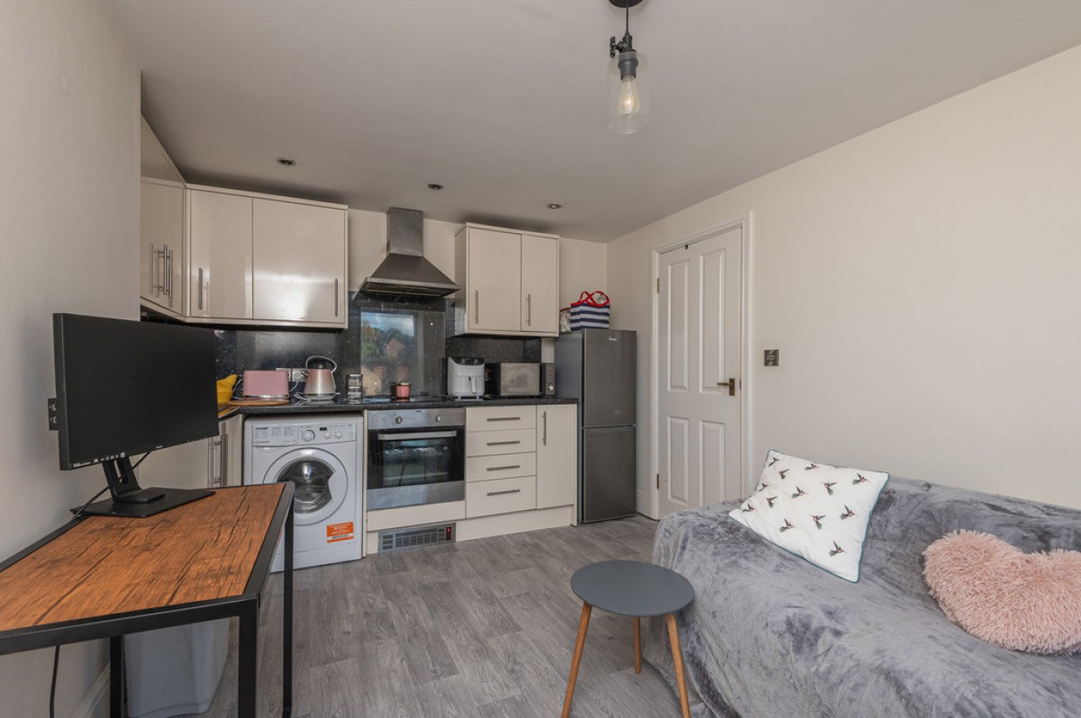North Road, Kirkburton