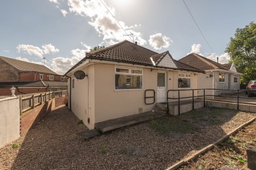 Deighton Road, Deighton