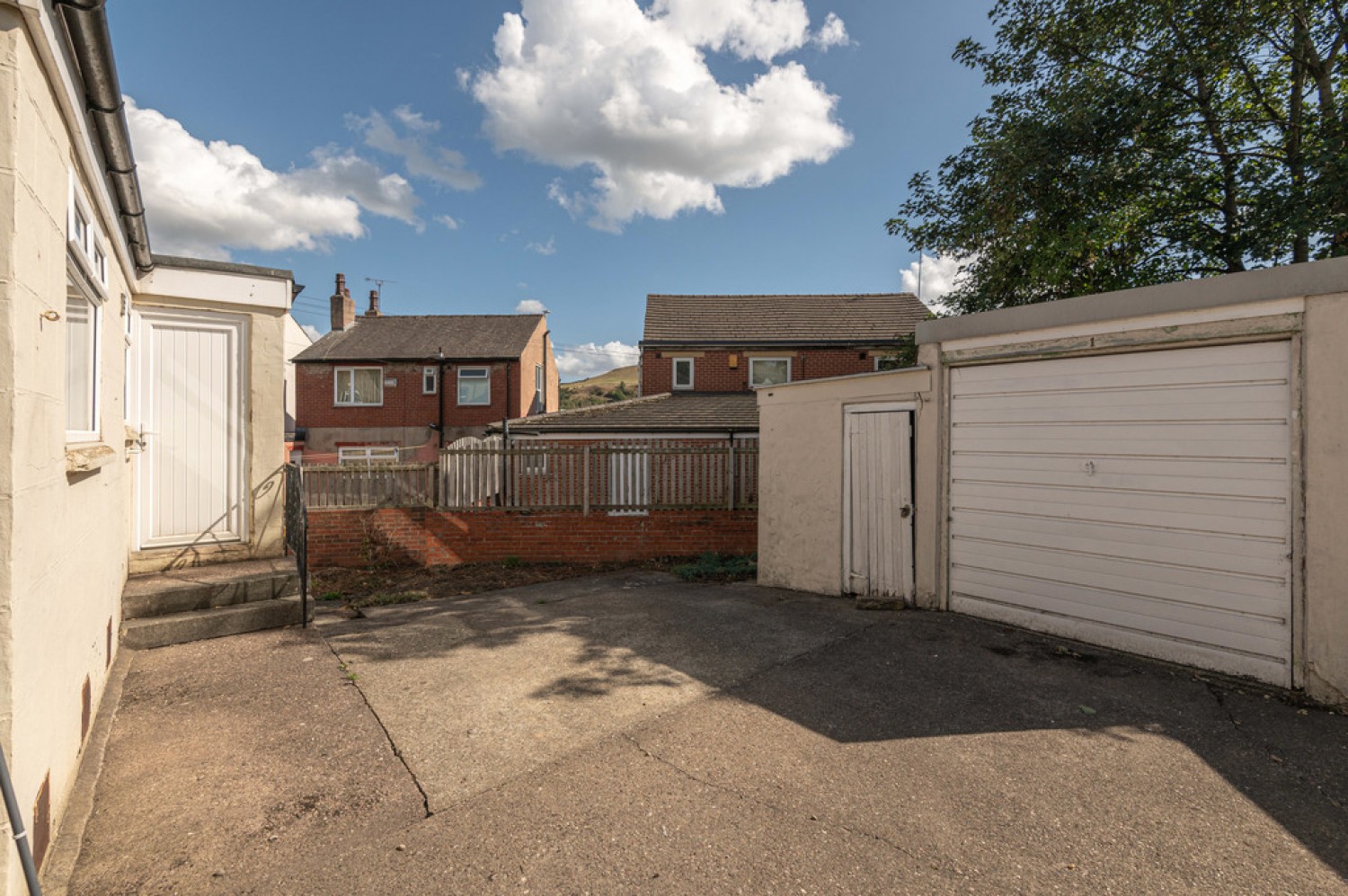 Deighton Road, Deighton