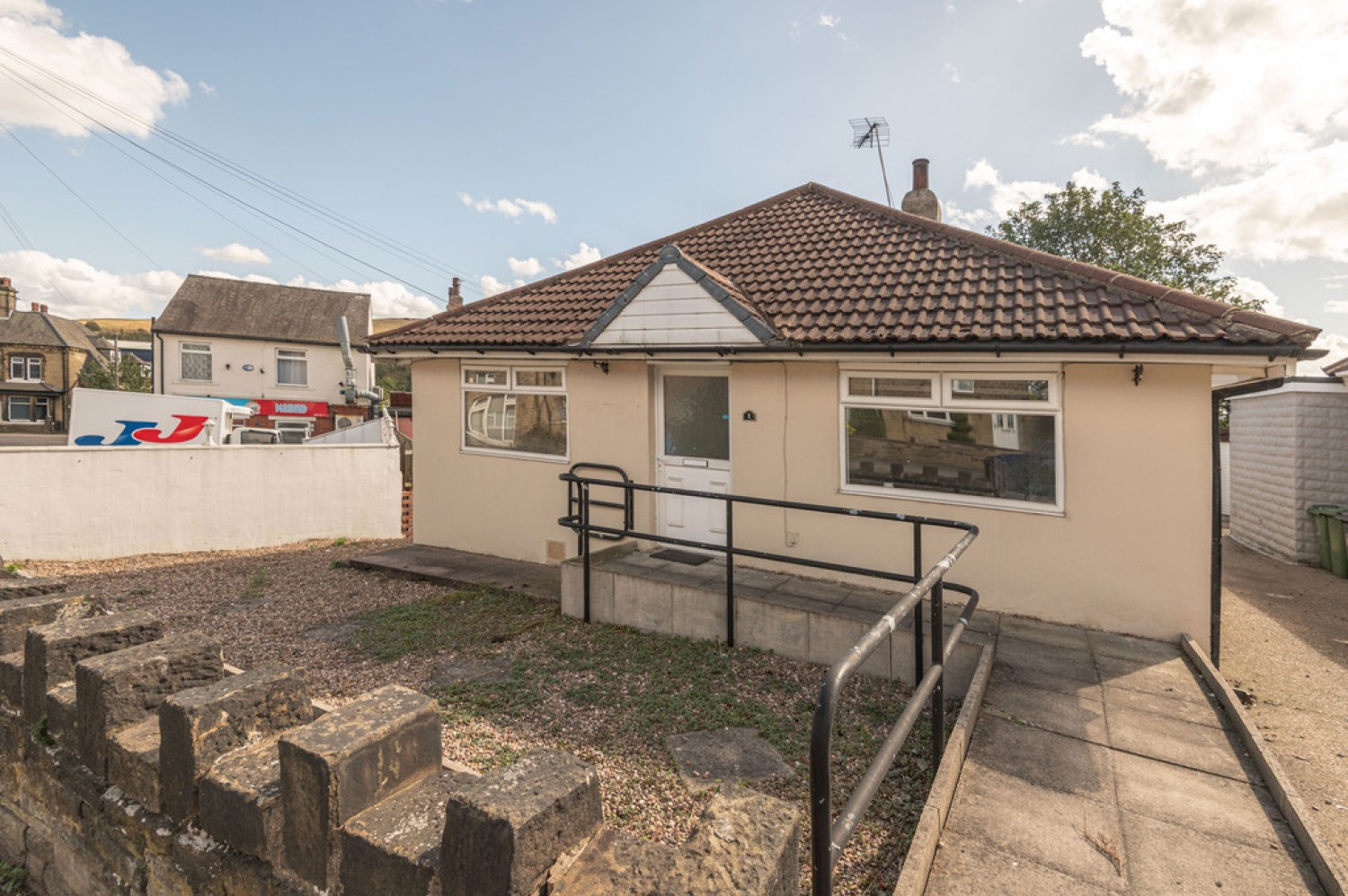 Deighton Road, Deighton