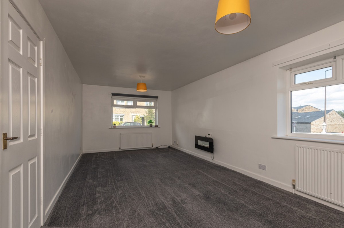 Deighton Road, Deighton