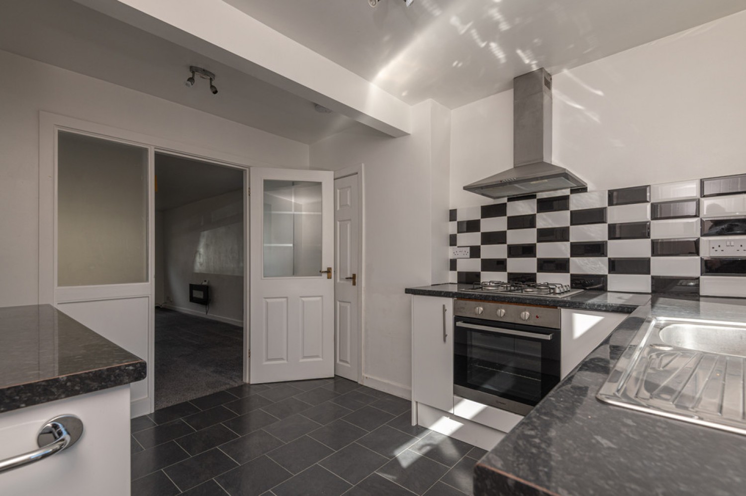 Deighton Road, Deighton
