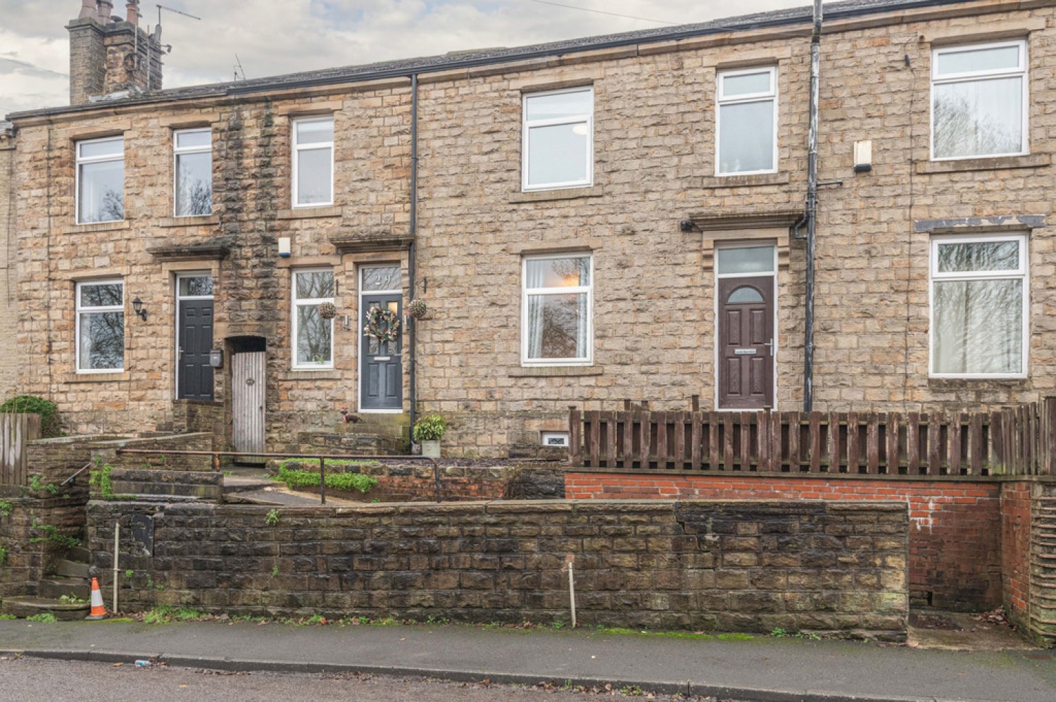 2 bedroom House in Dalton Bank Road, Colne Bridge