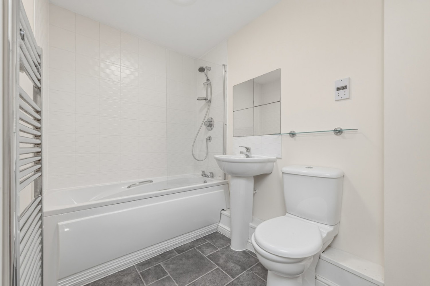 2 bedroom Flat for Sale Mereside, Waterloo