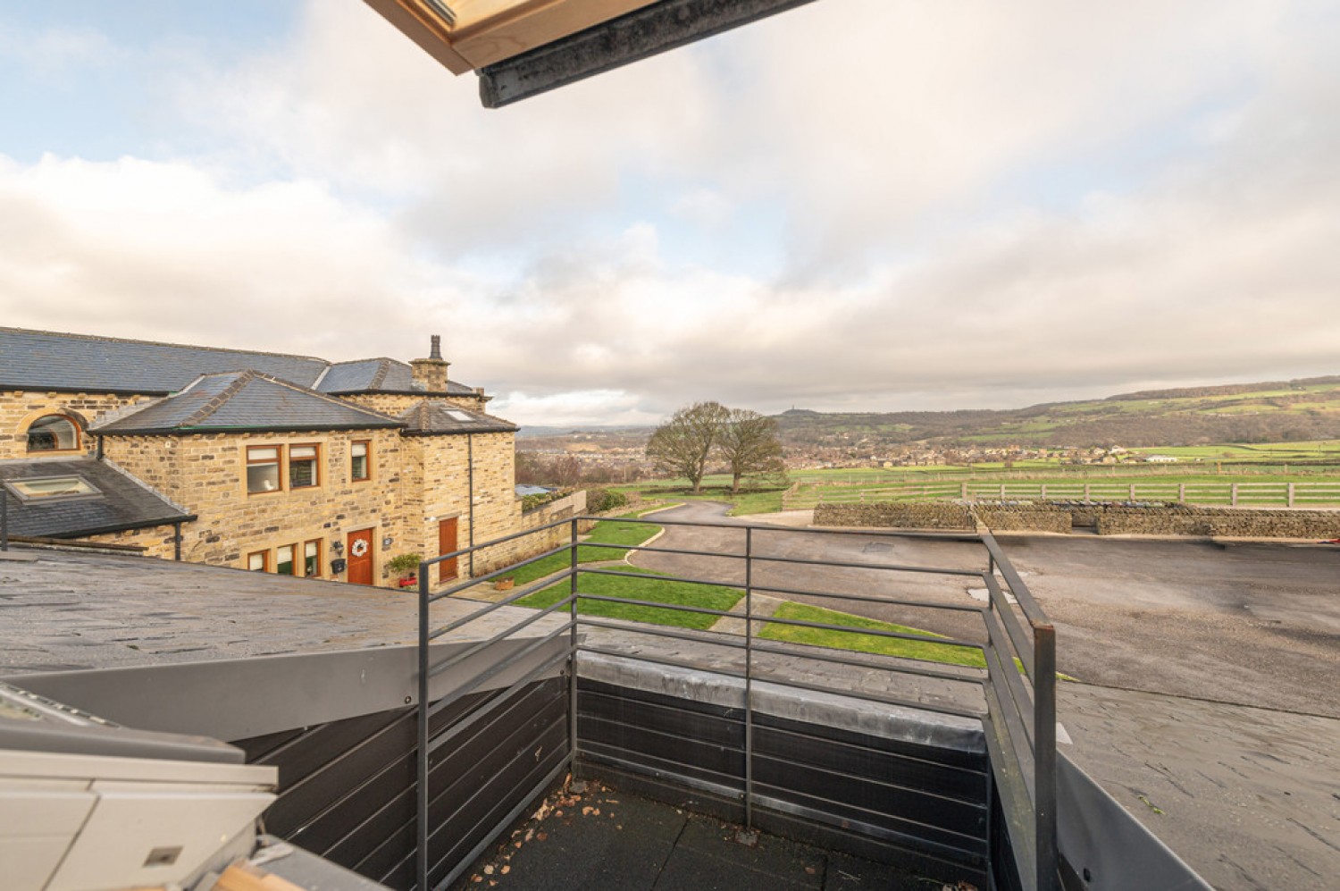 3 bedroom House for Sale Moorfield Farm, Honley
