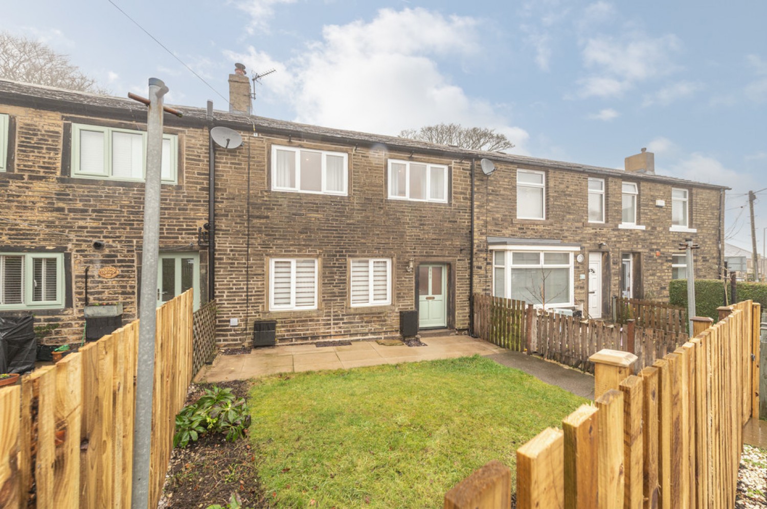 2 bedroom House in New Hey Road, Outlane