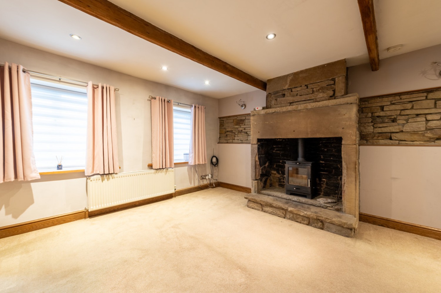 2 bedroom House in New Hey Road, Outlane