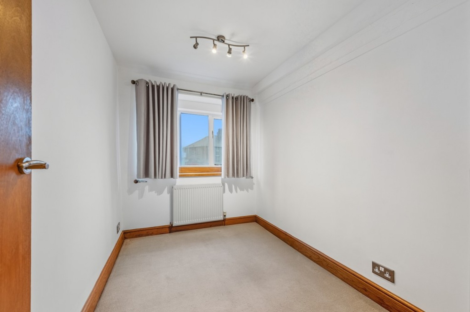 2 bedroom House in New Hey Road, Outlane