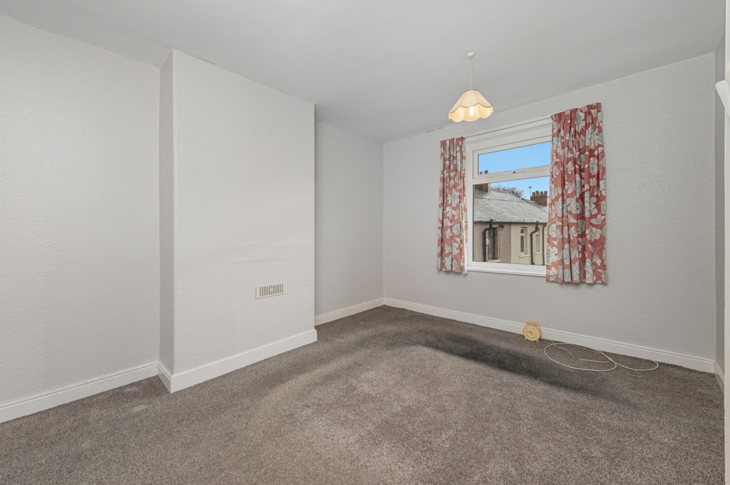 3 bedroom House in Ingfield Avenue, Dalton