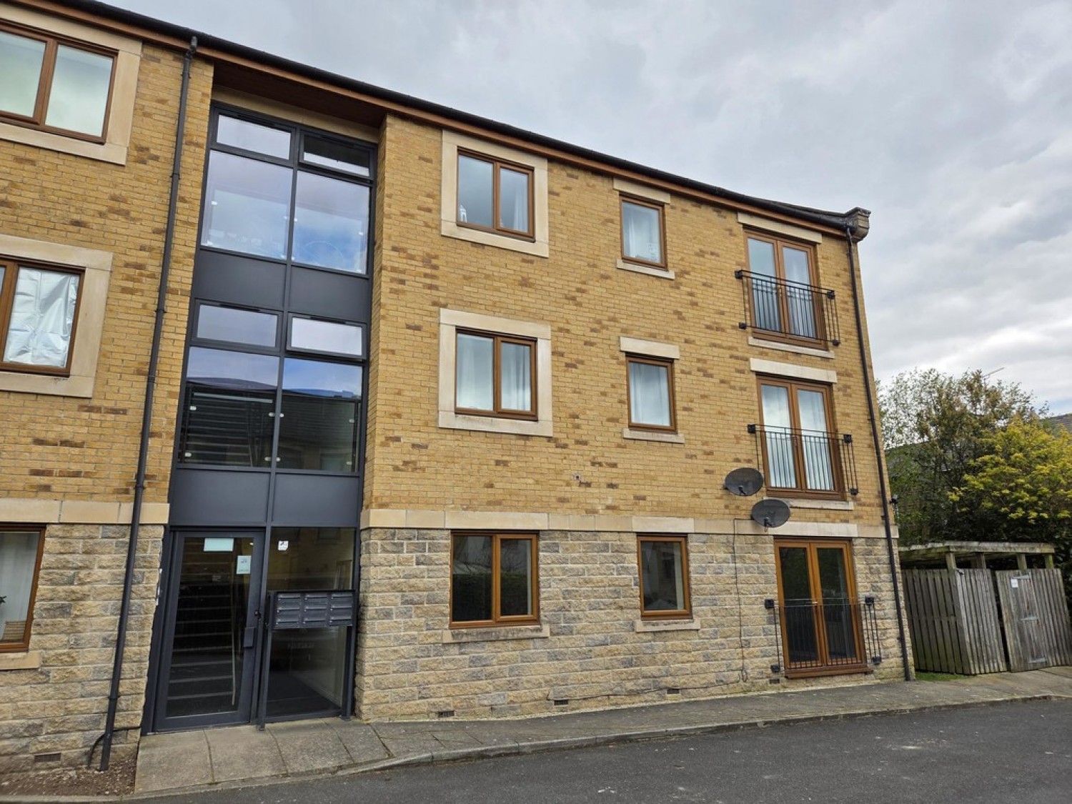 2 bedroom Flat for Letting Greenlea COurt, Dalton