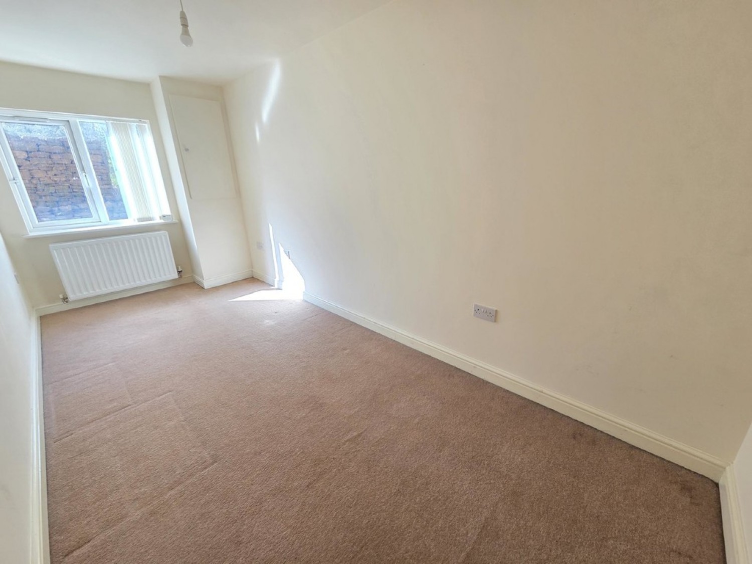 2 bedroom Flat for Letting Georgia View, Ainley Top