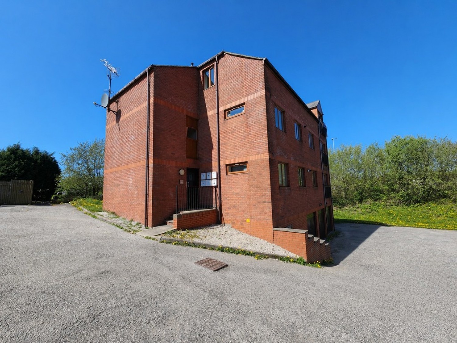 2 bedroom Flat for Letting Georgia View, Ainley Top