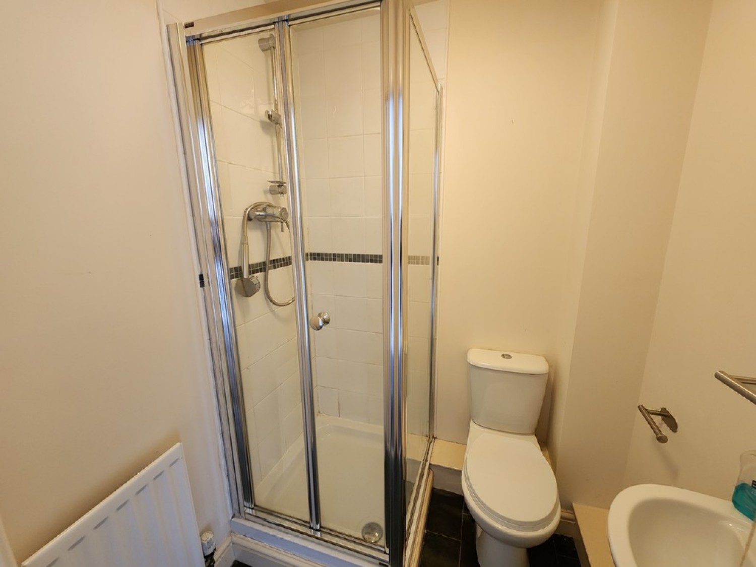 2 bedroom Flat for Letting Georgia View, Ainley Top