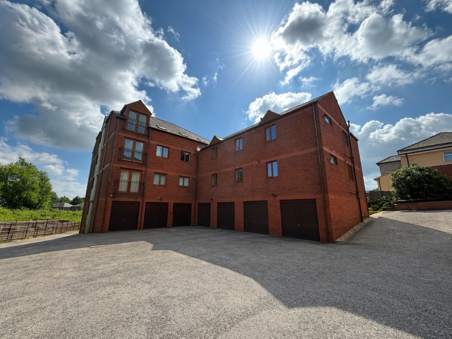 2 bedroom Flat for Letting Georgia View, Ainley Top