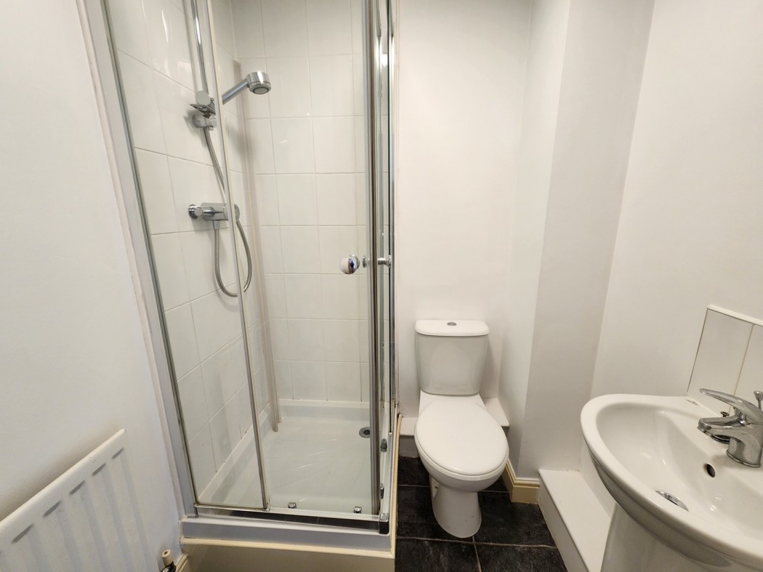 2 bedroom Flat for Letting Georgia View, Ainley Top