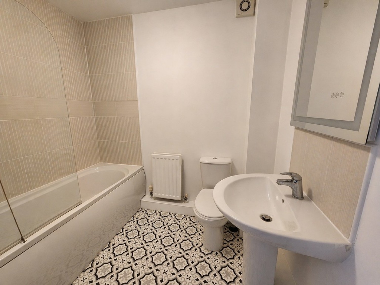 2 bedroom Flat for Letting Georgia View, Ainley Top