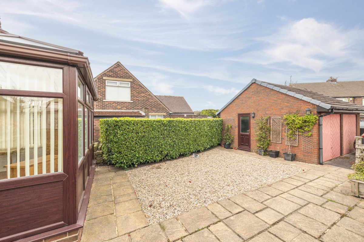 St Johns Court, Lepton