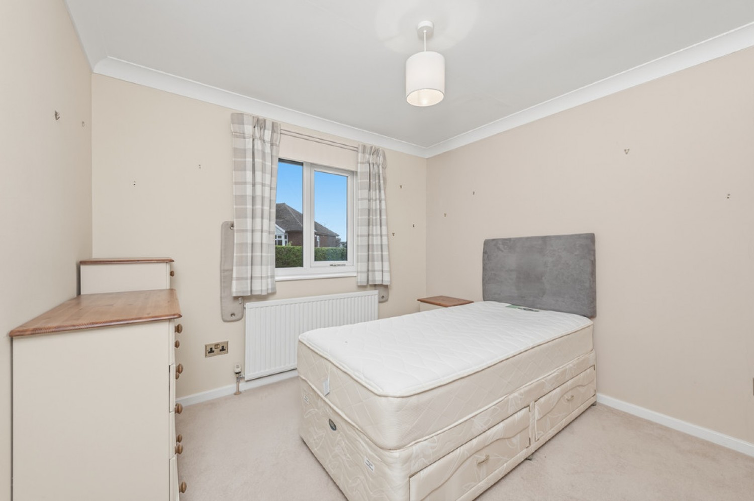 2 bedroom Bungalow for Sale St Johns Court, Lepton