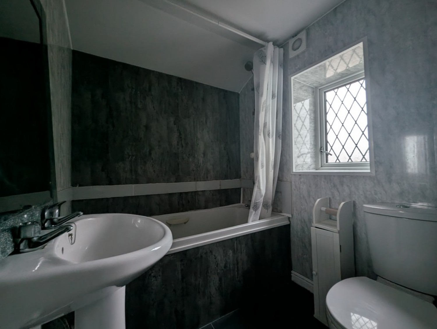 3 bedroom House for Sale Halifax Road, Brighouse