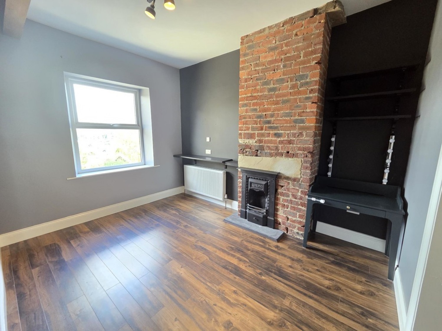 2 bedroom House for Letting Lower Wellhouse