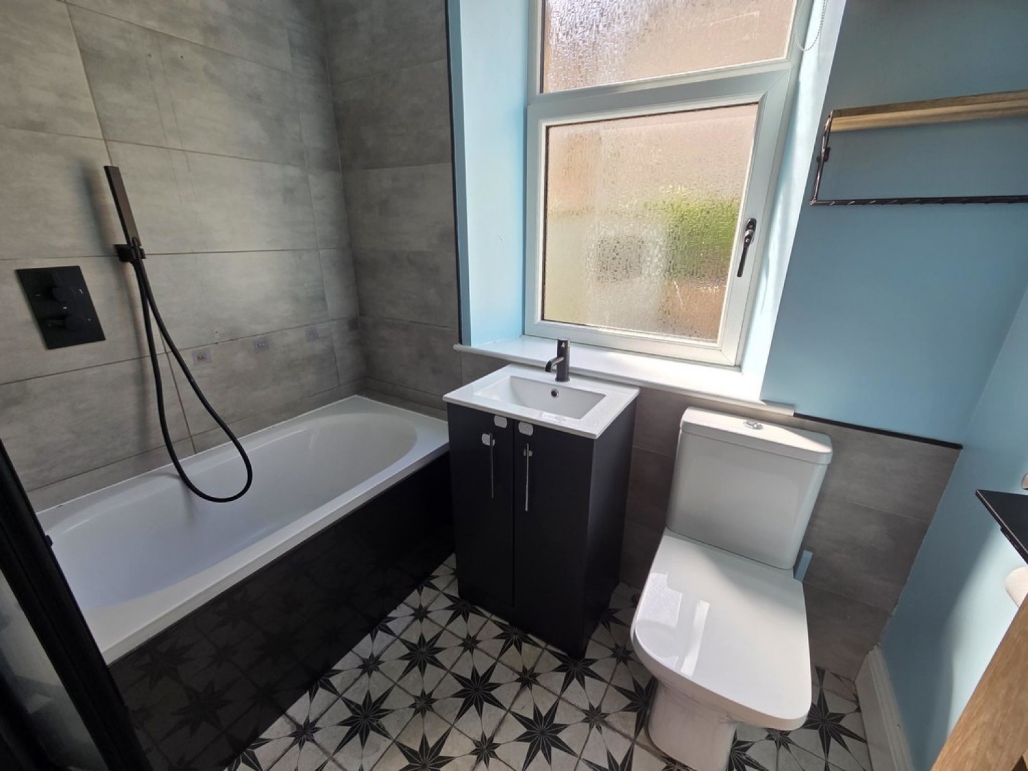 2 bedroom House for Letting Lower Wellhouse