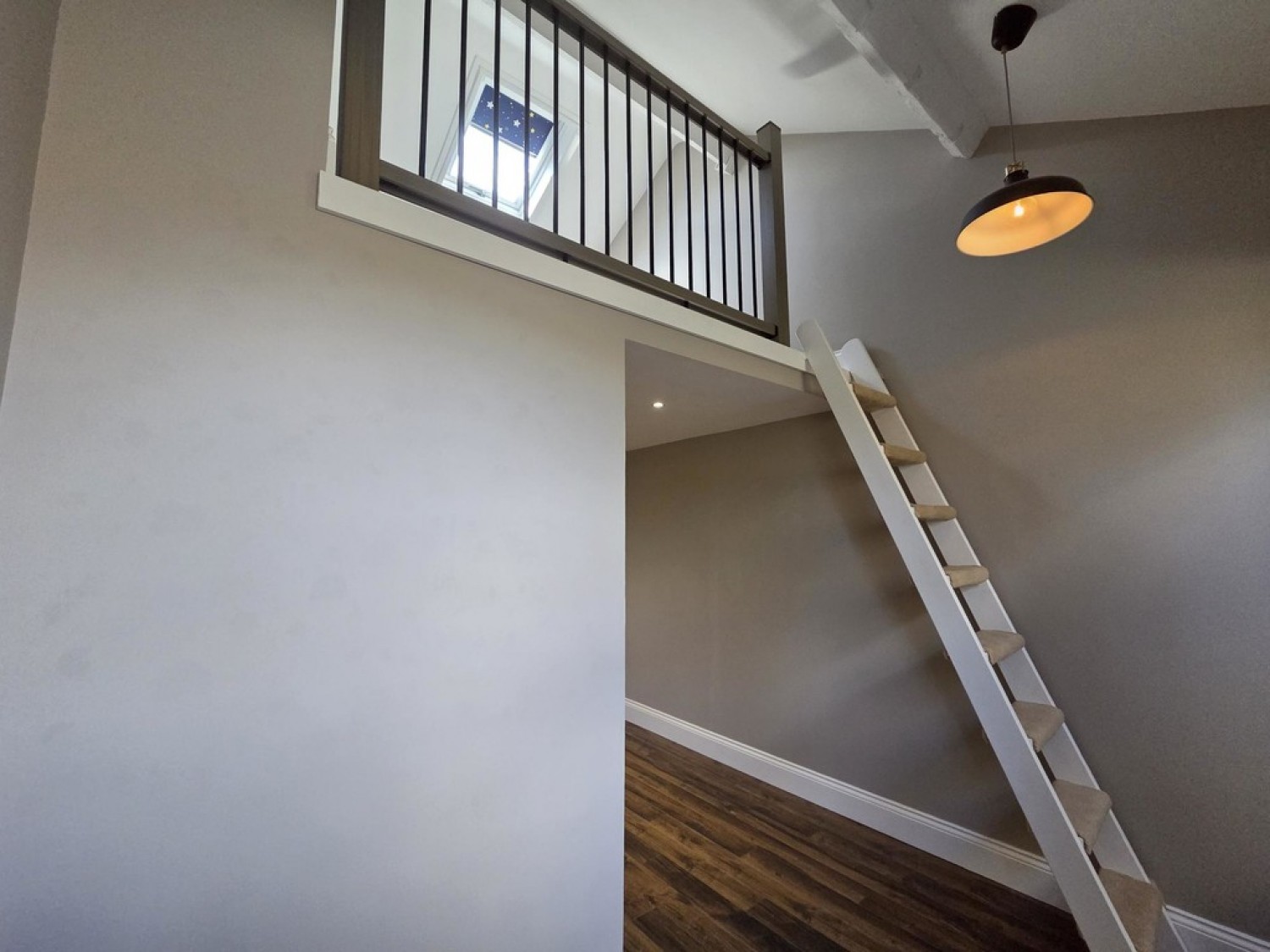 2 bedroom House for Letting Lower Wellhouse