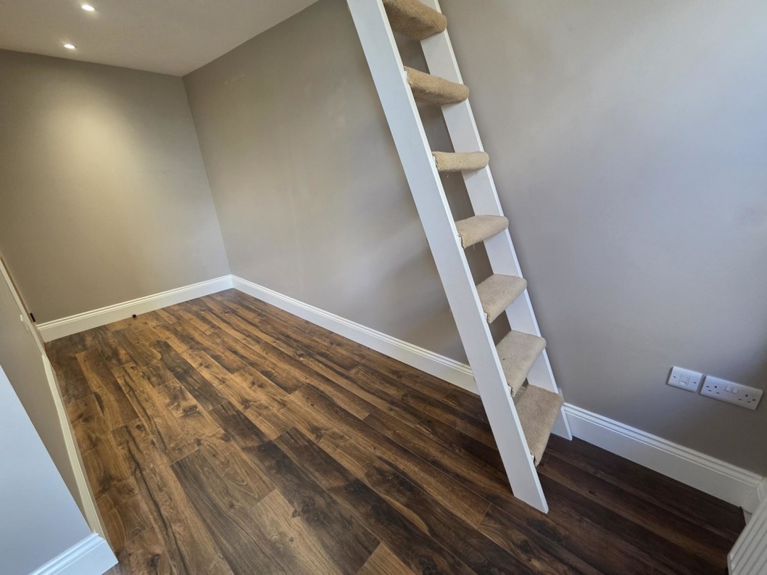 2 bedroom House for Letting Lower Wellhouse