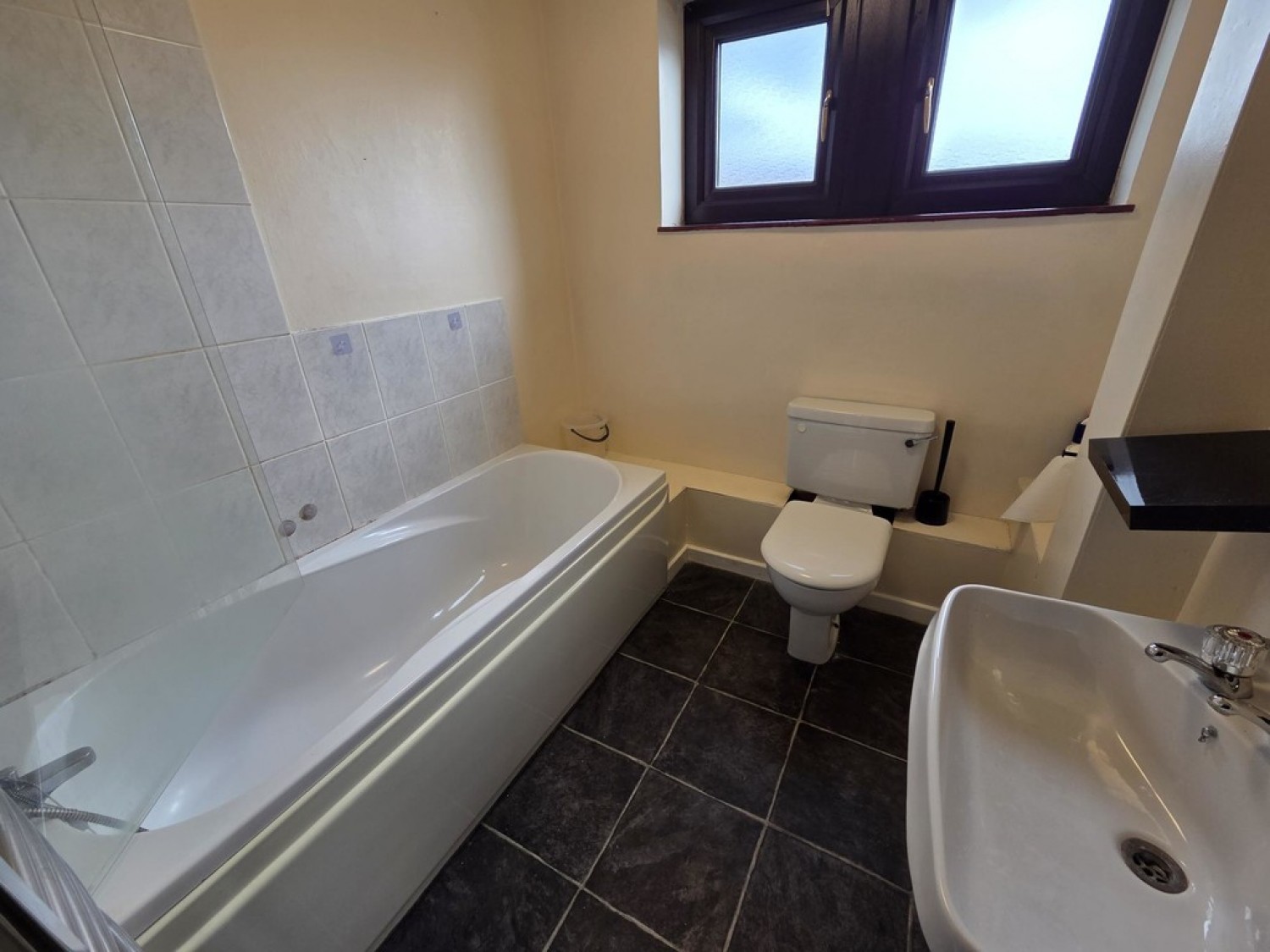 2 bedroom Flat for Letting Wyke, Bradford, West Yorkshire