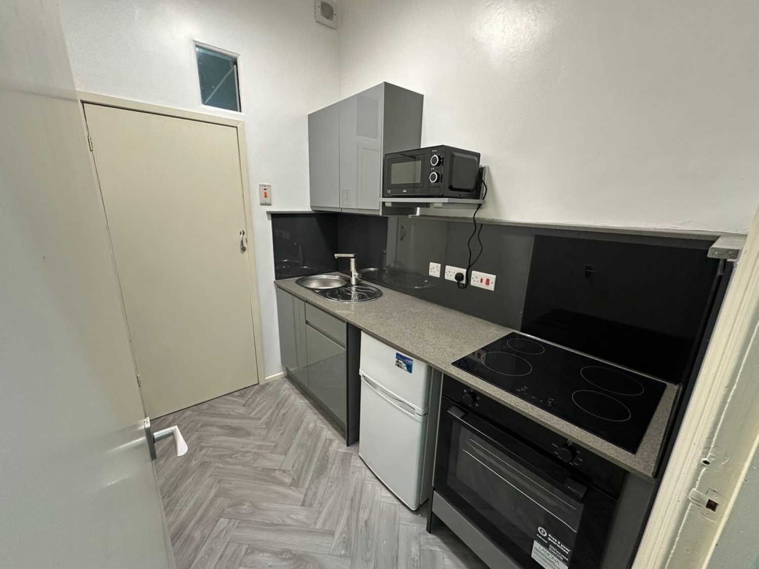 1 bedroom Flat for Letting Clare Hill, Huddersfield