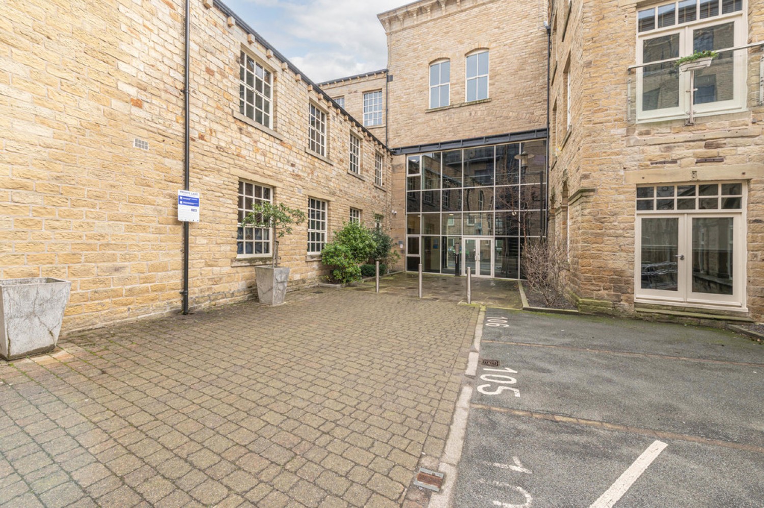 2 bedroom Flat for Sale Firth Street, Huddersfield
