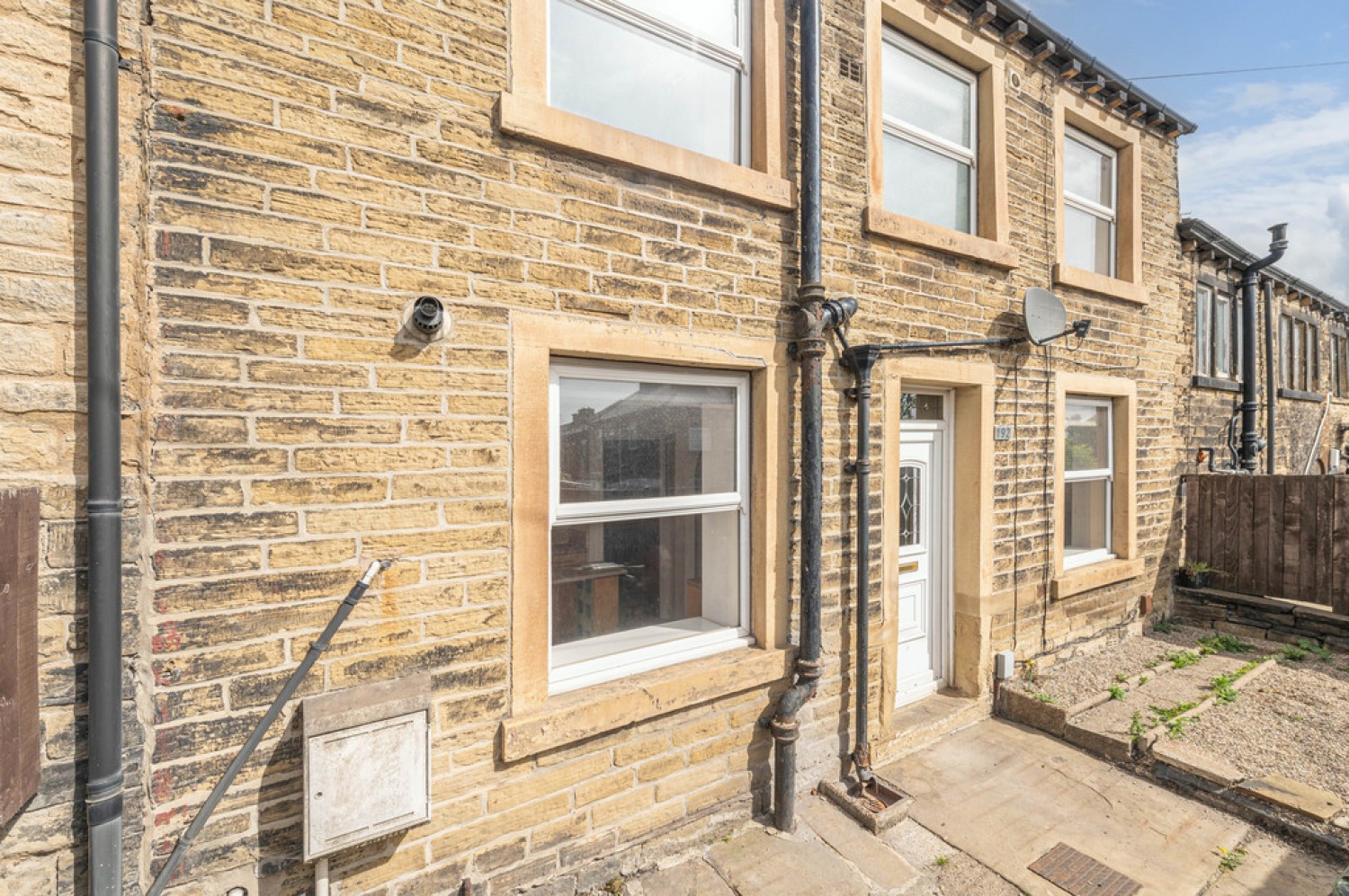 2 bedroom House for Sale Blackmoorfoot Road, Crosland Moor