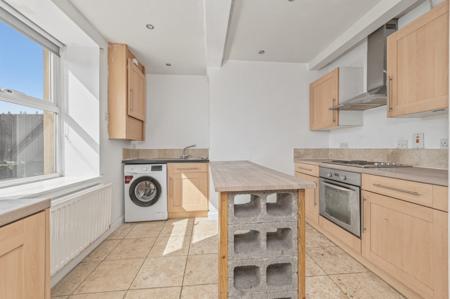 2 bedroom House for Sale Blackmoorfoot Road, Crosland Moor