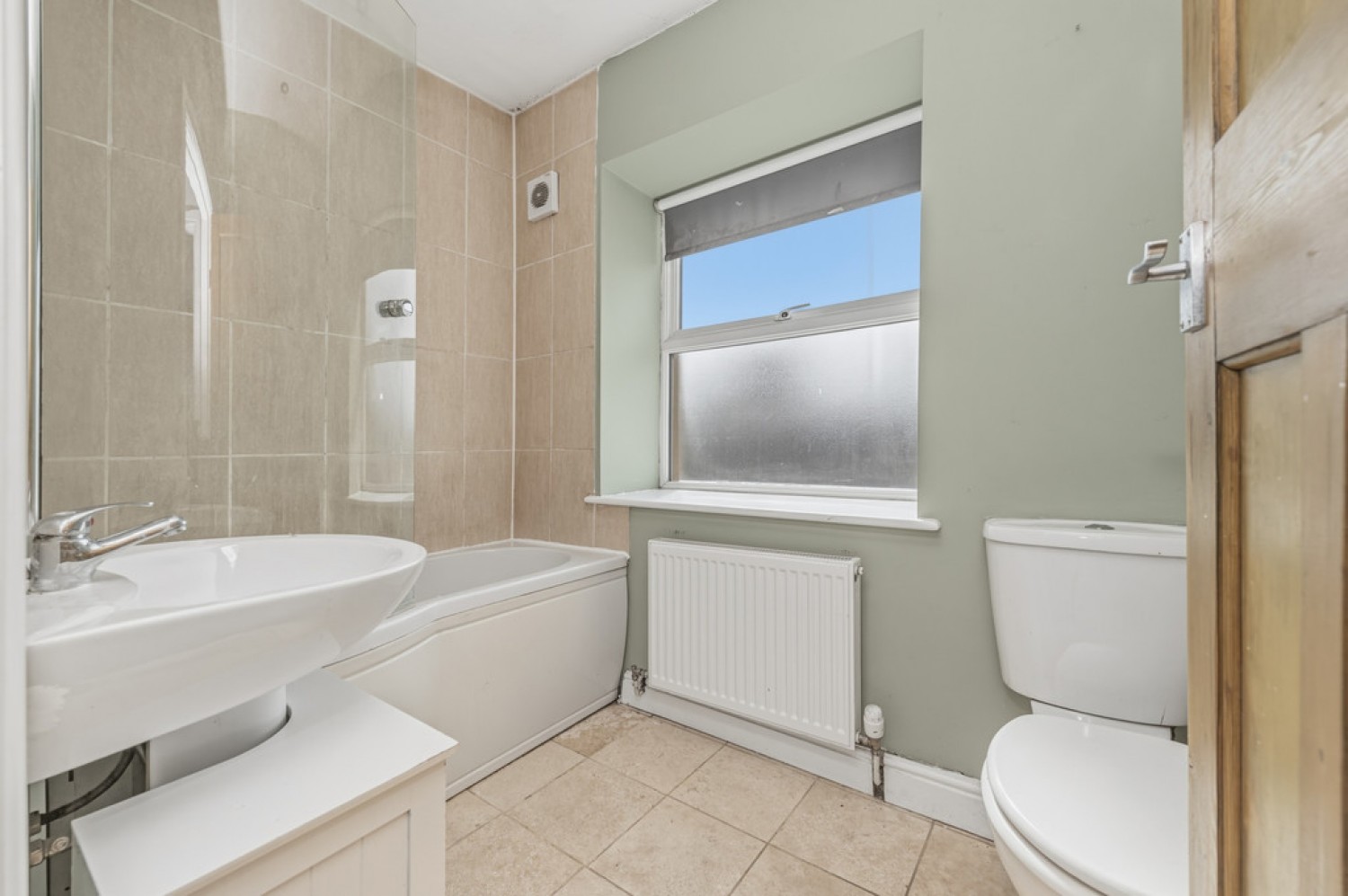 2 bedroom House for Sale Blackmoorfoot Road, Crosland Moor