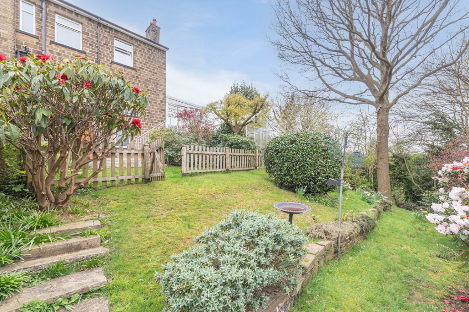 2 bedroom House for Sale West Close, Fartown